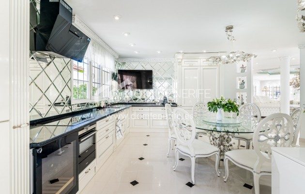 Sale - Villa -
Adeje - La Caleta