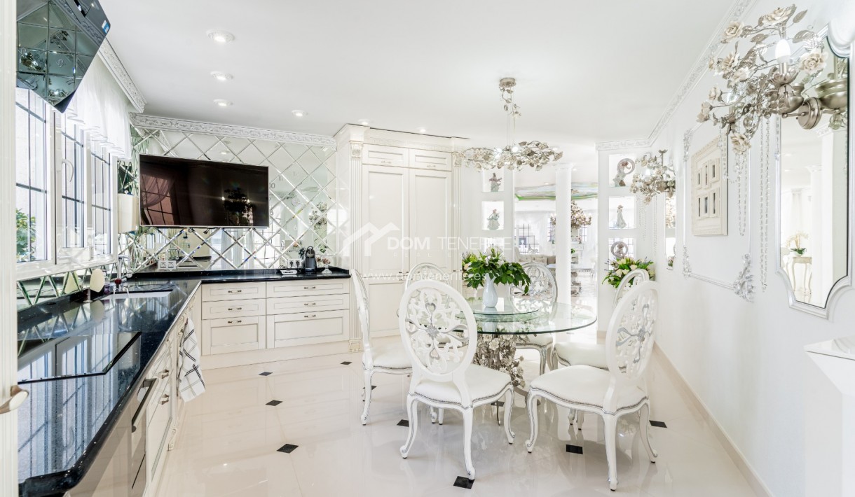 Sale - Villa -
Adeje - La Caleta