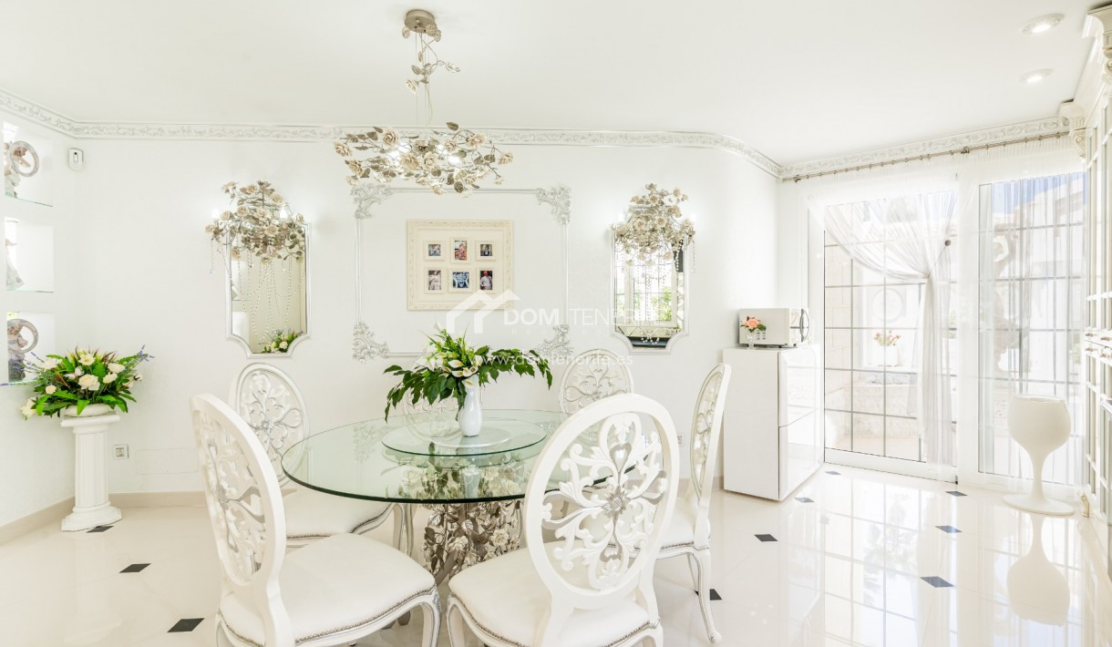 Sale - Villa -
Adeje - La Caleta