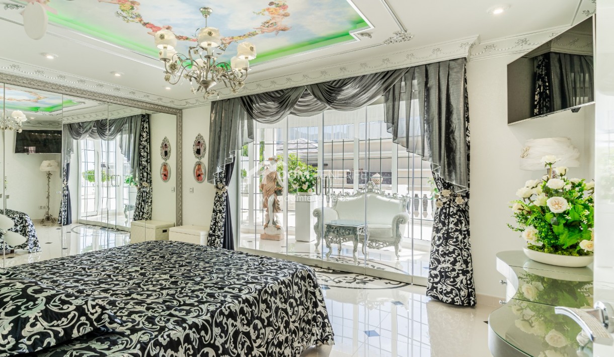 Sale - Villa -
Adeje - La Caleta