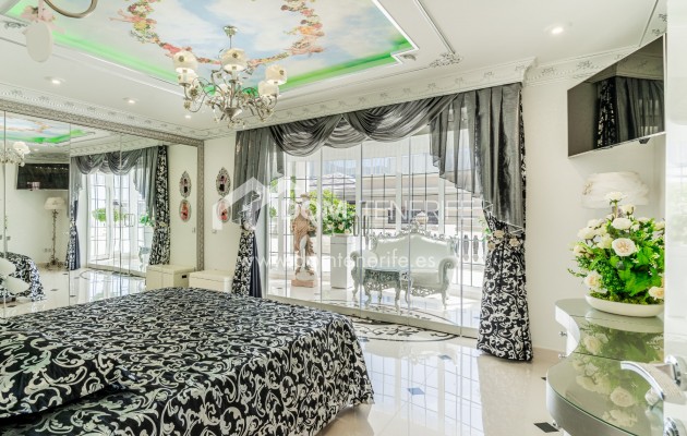 Sale - Villa -
Adeje - La Caleta