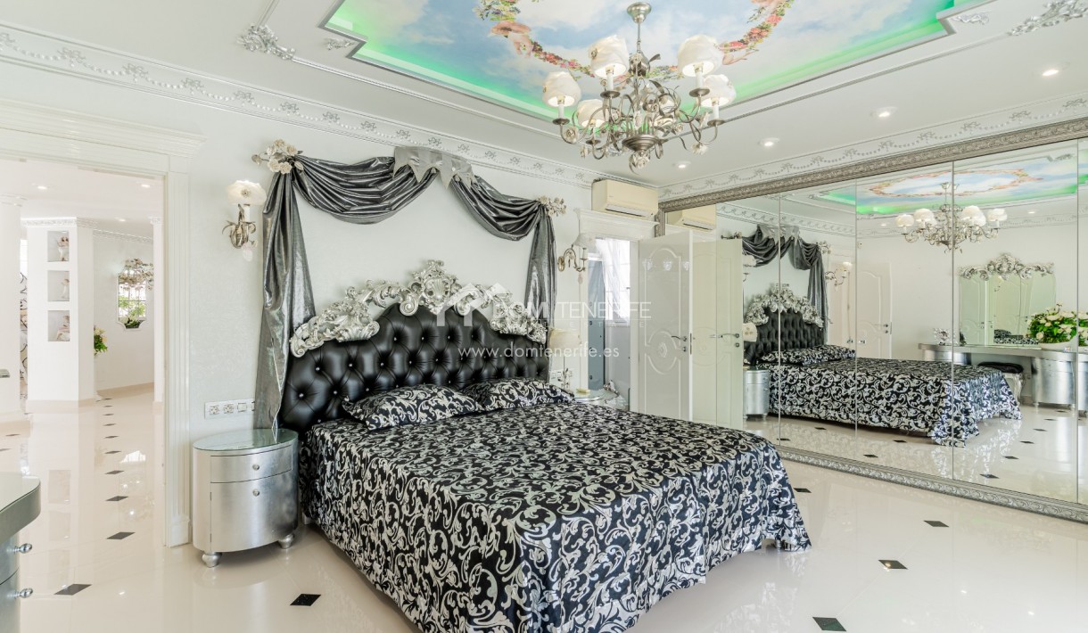 Sale - Villa -
Adeje - La Caleta