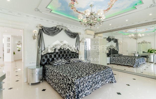 Sale - Villa -
Adeje - La Caleta