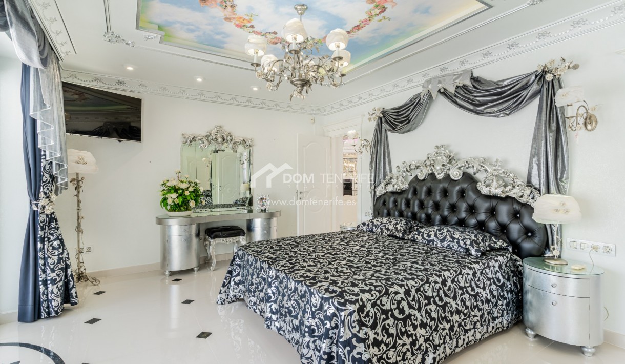 Sale - Villa -
Adeje - La Caleta