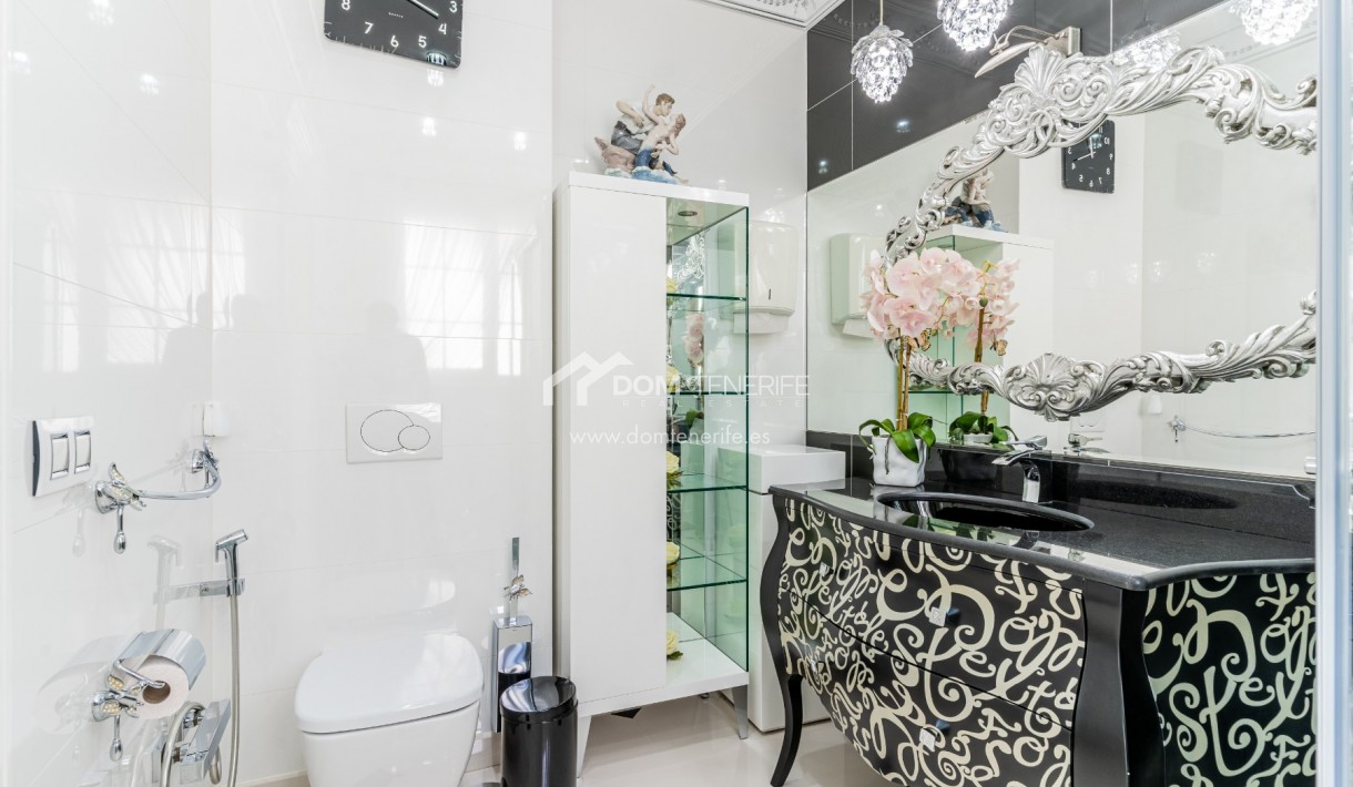 Sale - Villa -
Adeje - La Caleta