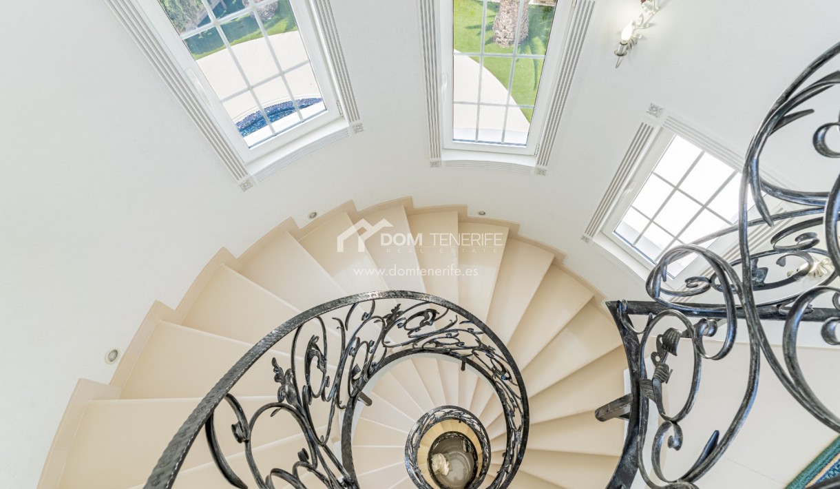 Sale - Villa -
Adeje - La Caleta