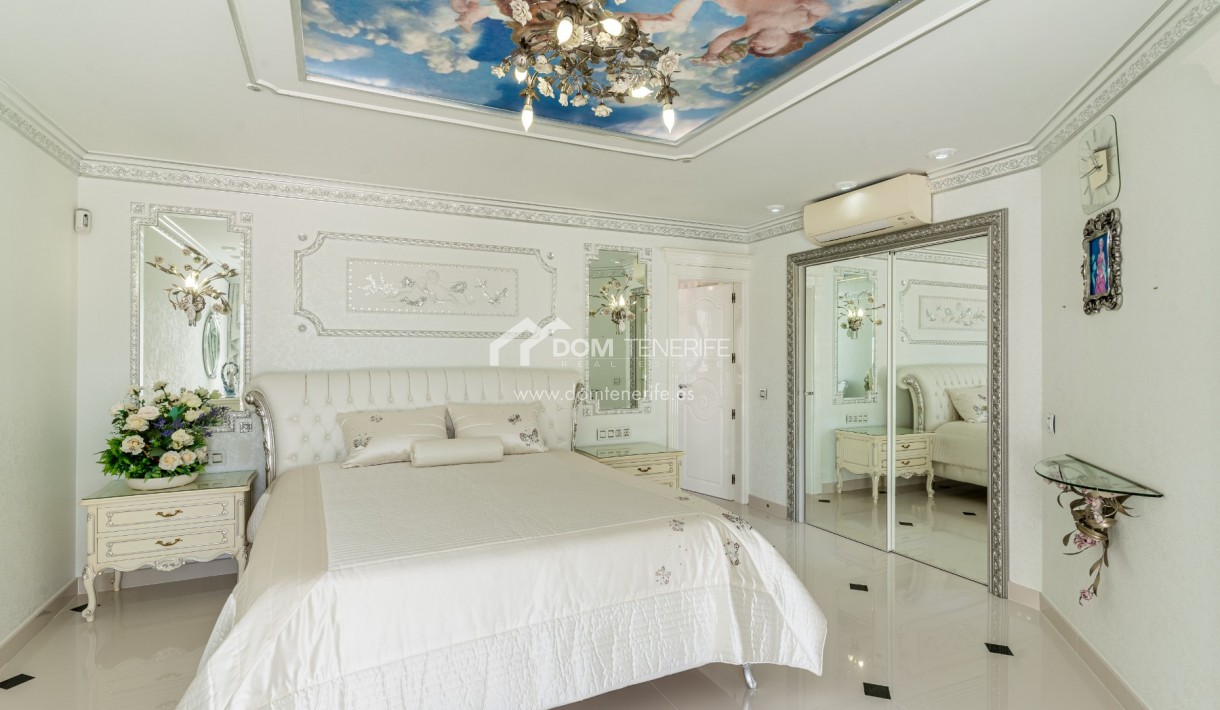 Sale - Villa -
Adeje - La Caleta