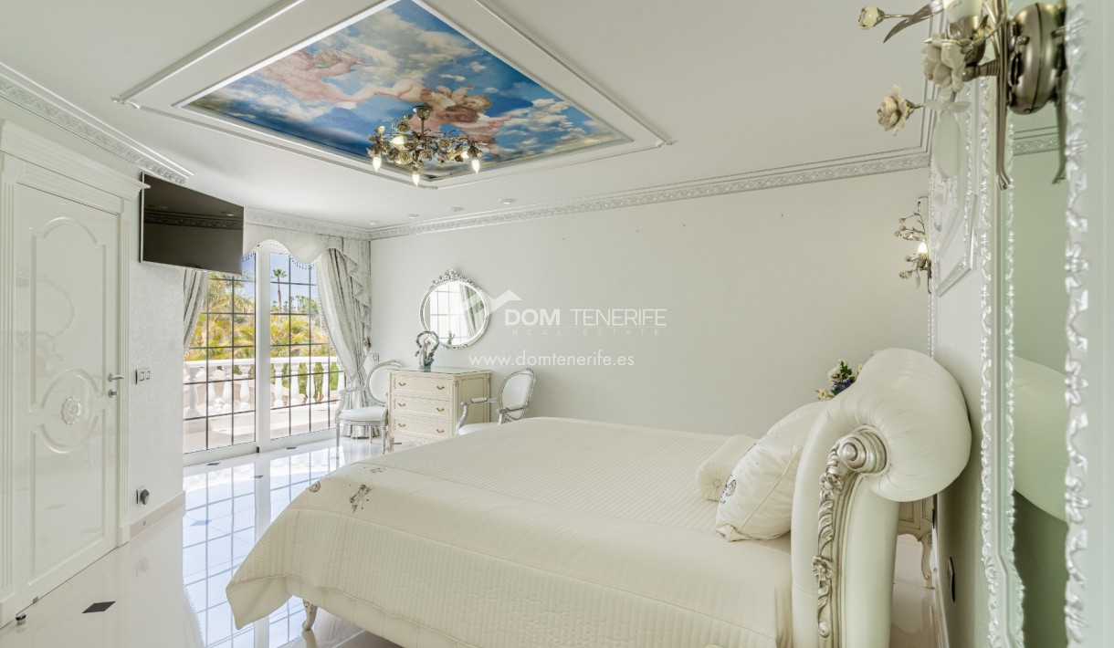 Sale - Villa -
Adeje - La Caleta