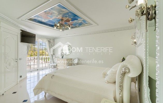 Sale - Villa -
Adeje - La Caleta