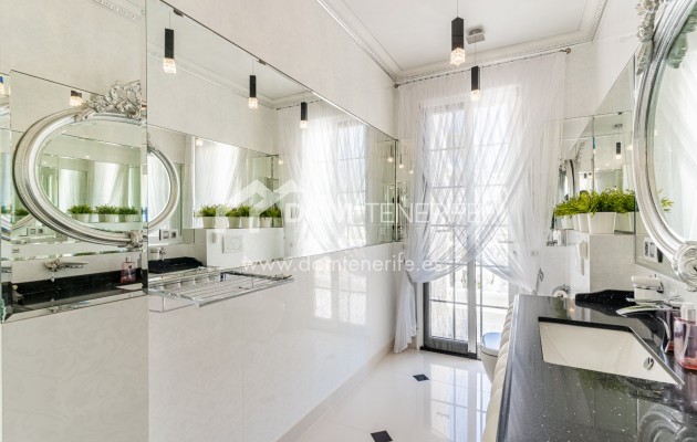 Sale - Villa -
Adeje - La Caleta