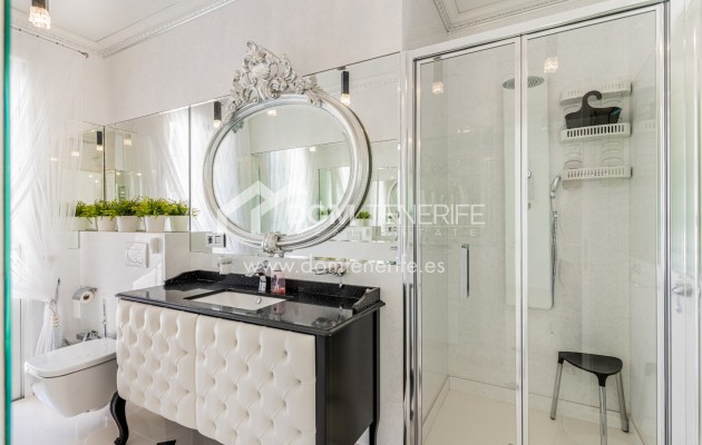 Sale - Villa -
Adeje - La Caleta