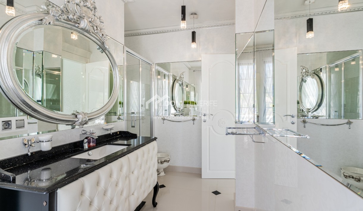 Sale - Villa -
Adeje - La Caleta