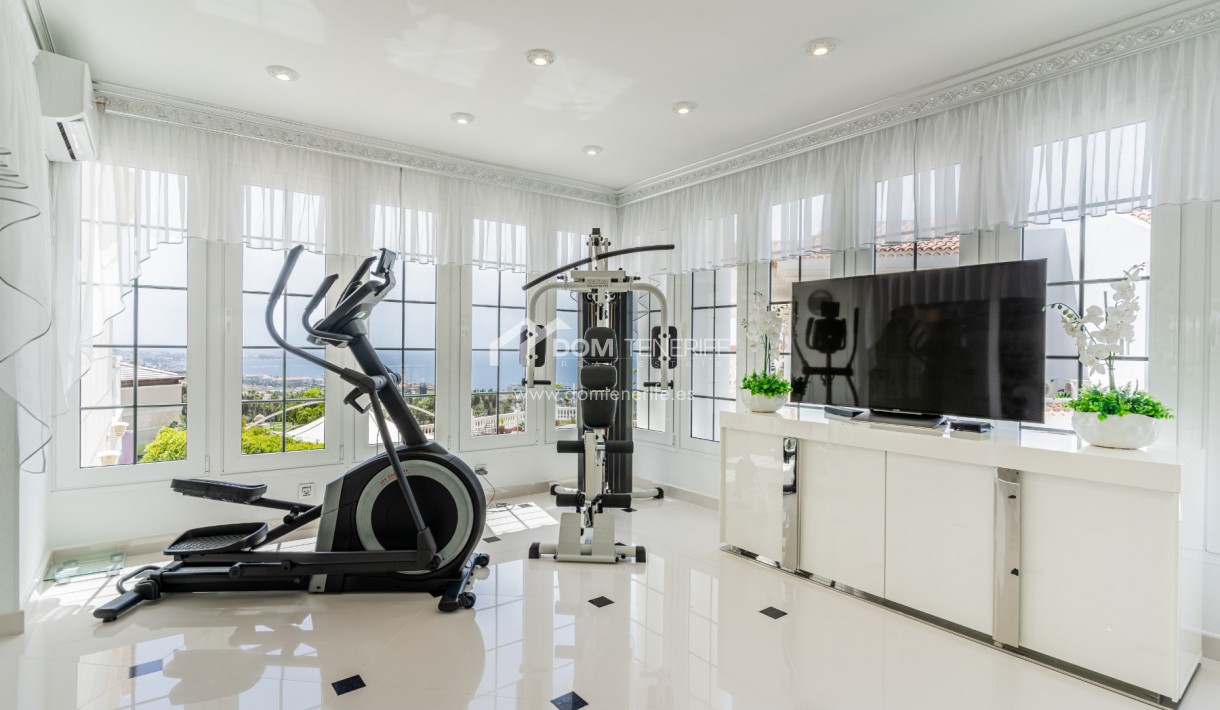 Sale - Villa -
Adeje - La Caleta