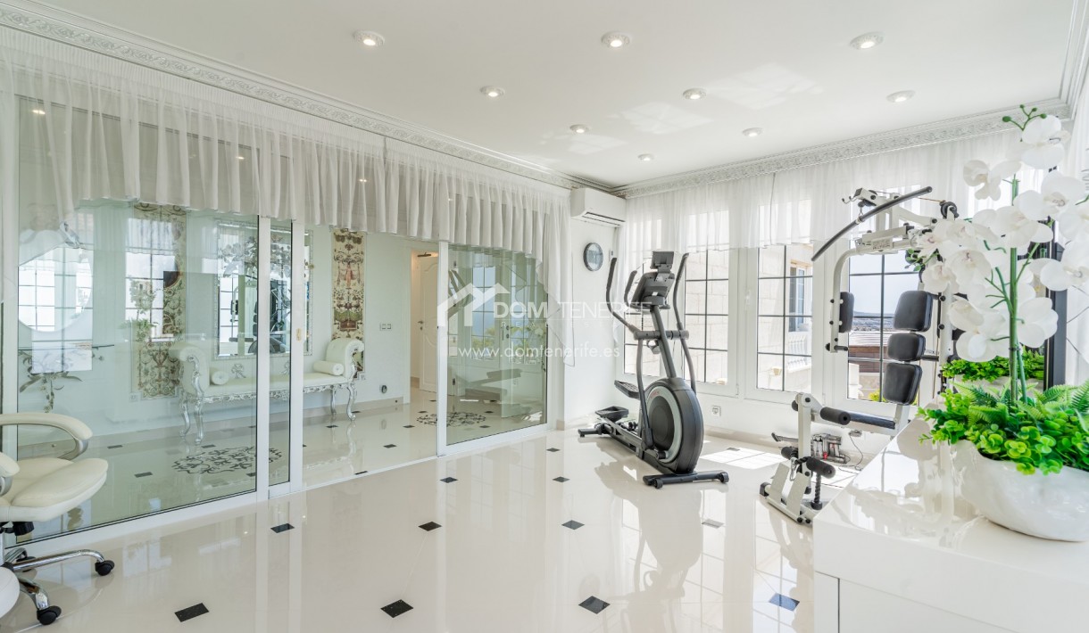 Sale - Villa -
Adeje - La Caleta