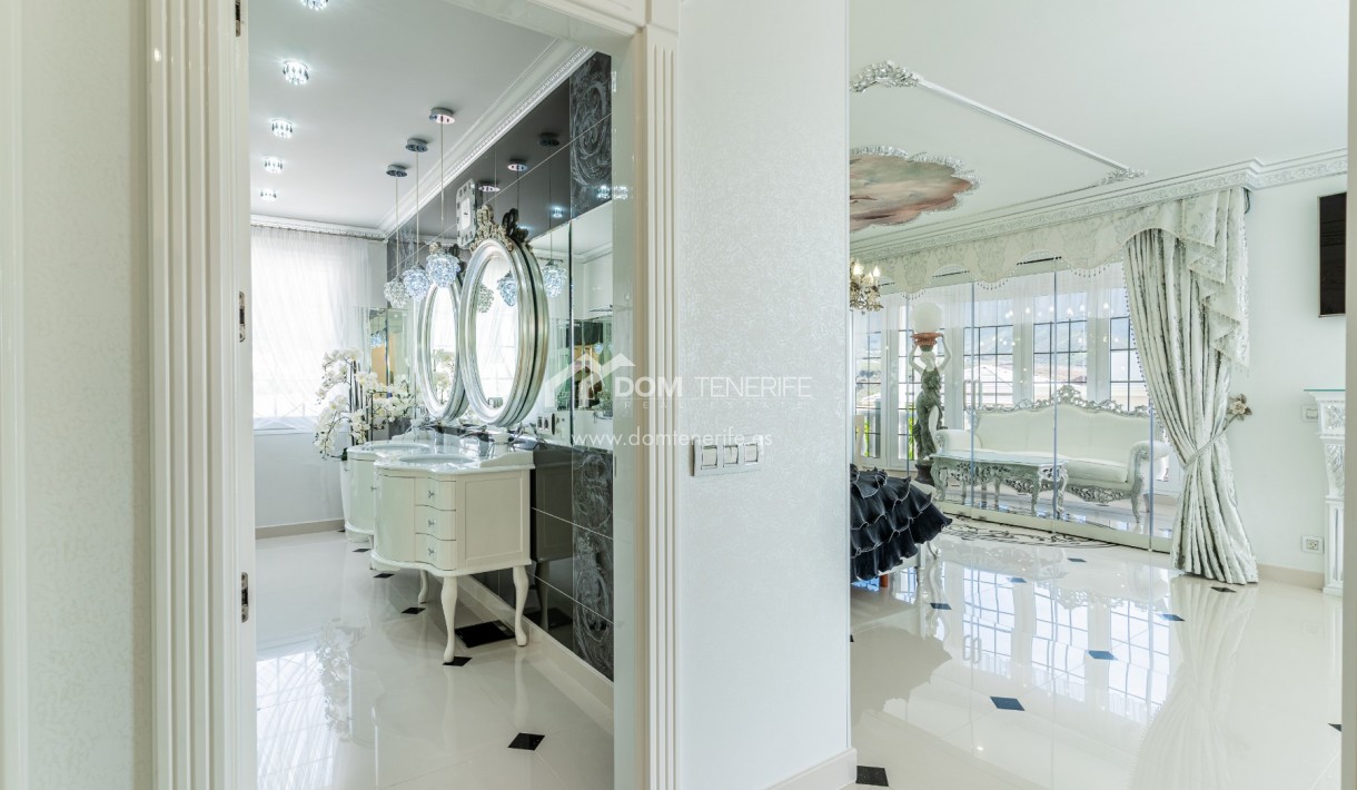 Sale - Villa -
Adeje - La Caleta