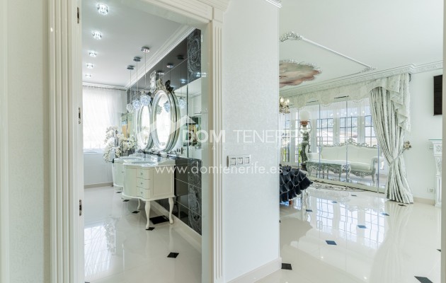 Sale - Villa -
Adeje - La Caleta