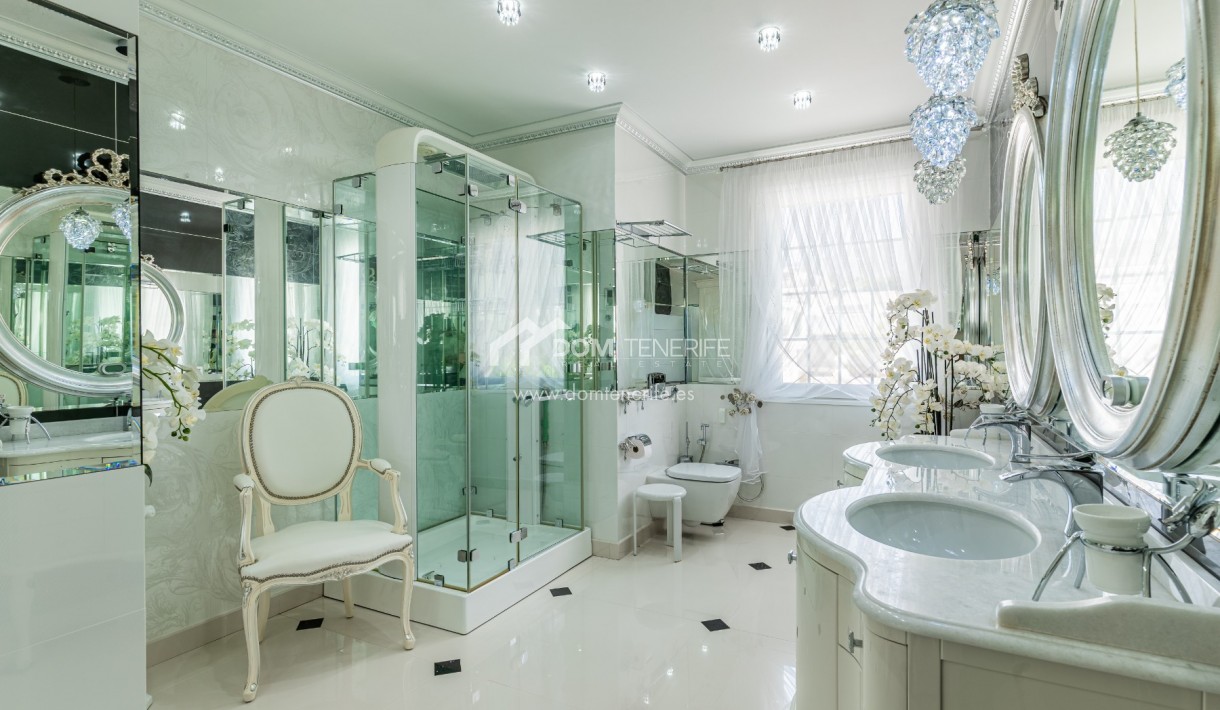 Sale - Villa -
Adeje - La Caleta