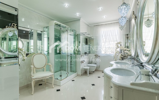 Sale - Villa -
Adeje - La Caleta