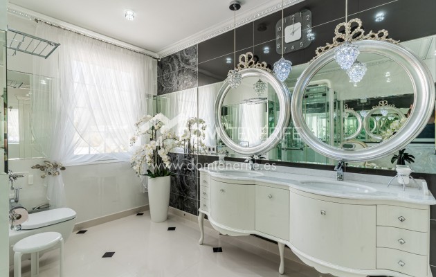 Sale - Villa -
Adeje - La Caleta