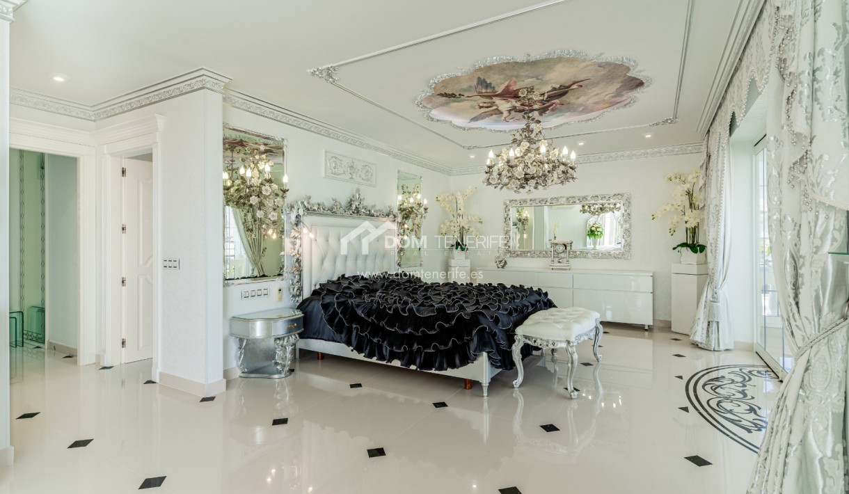 Sale - Villa -
Adeje - La Caleta