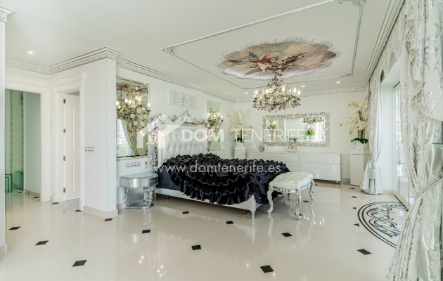 Sale - Villa -
Adeje - La Caleta