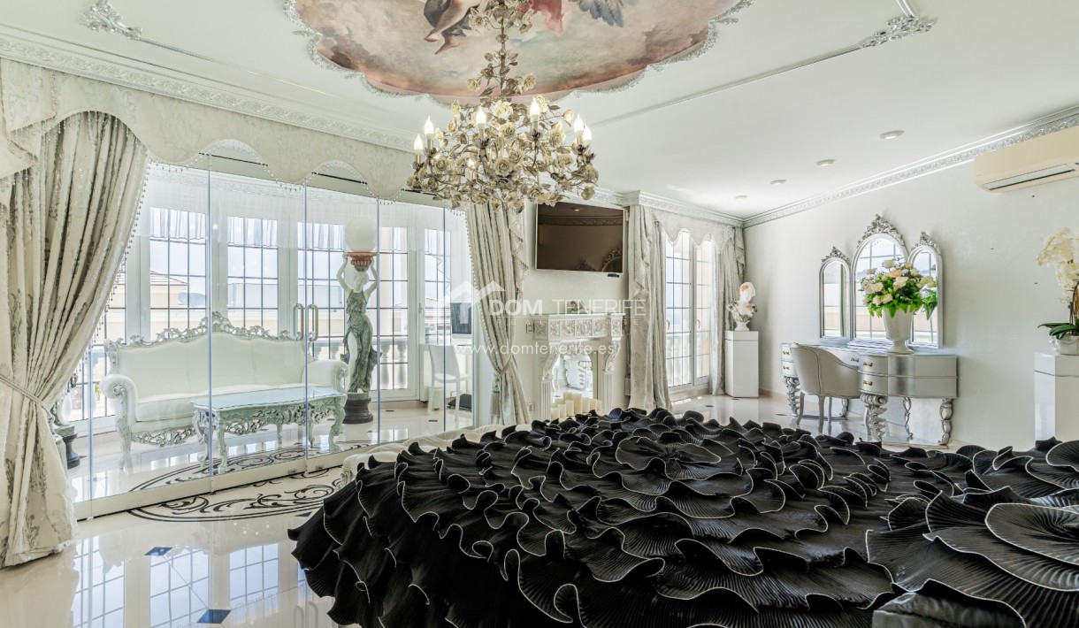 Sale - Villa -
Adeje - La Caleta