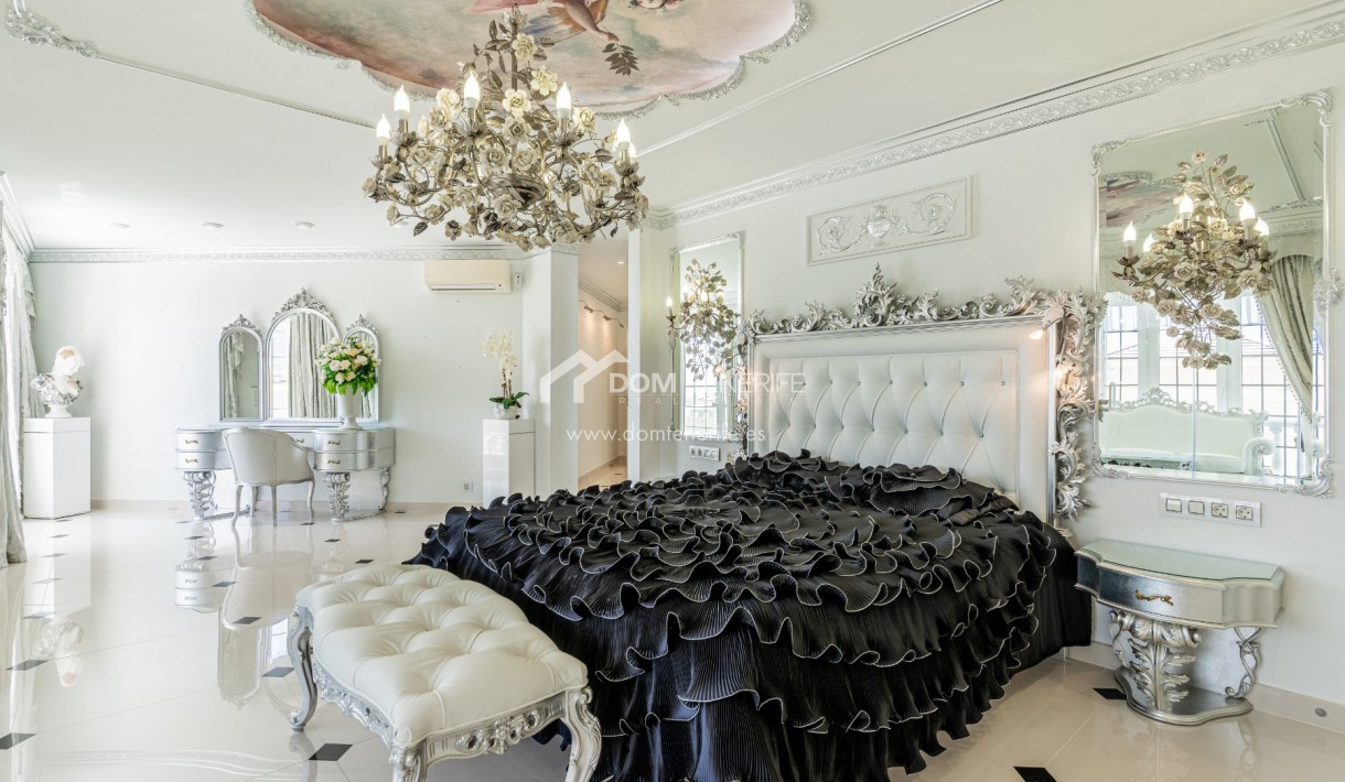 Sale - Villa -
Adeje - La Caleta