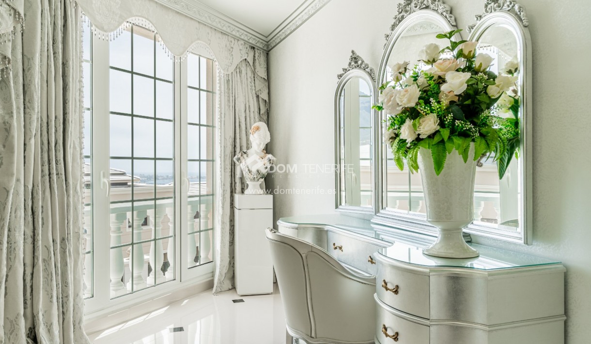 Sale - Villa -
Adeje - La Caleta