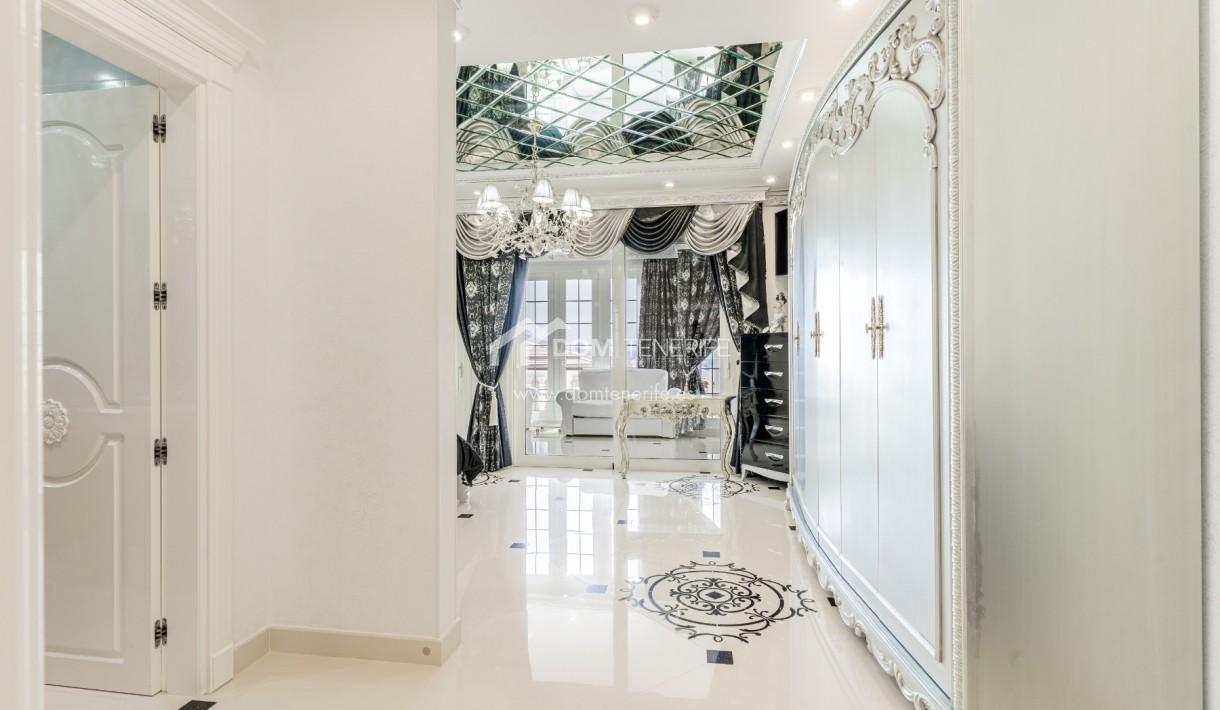 Sale - Villa -
Adeje - La Caleta