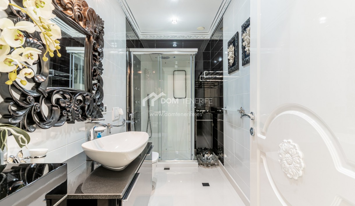 Sale - Villa -
Adeje - La Caleta