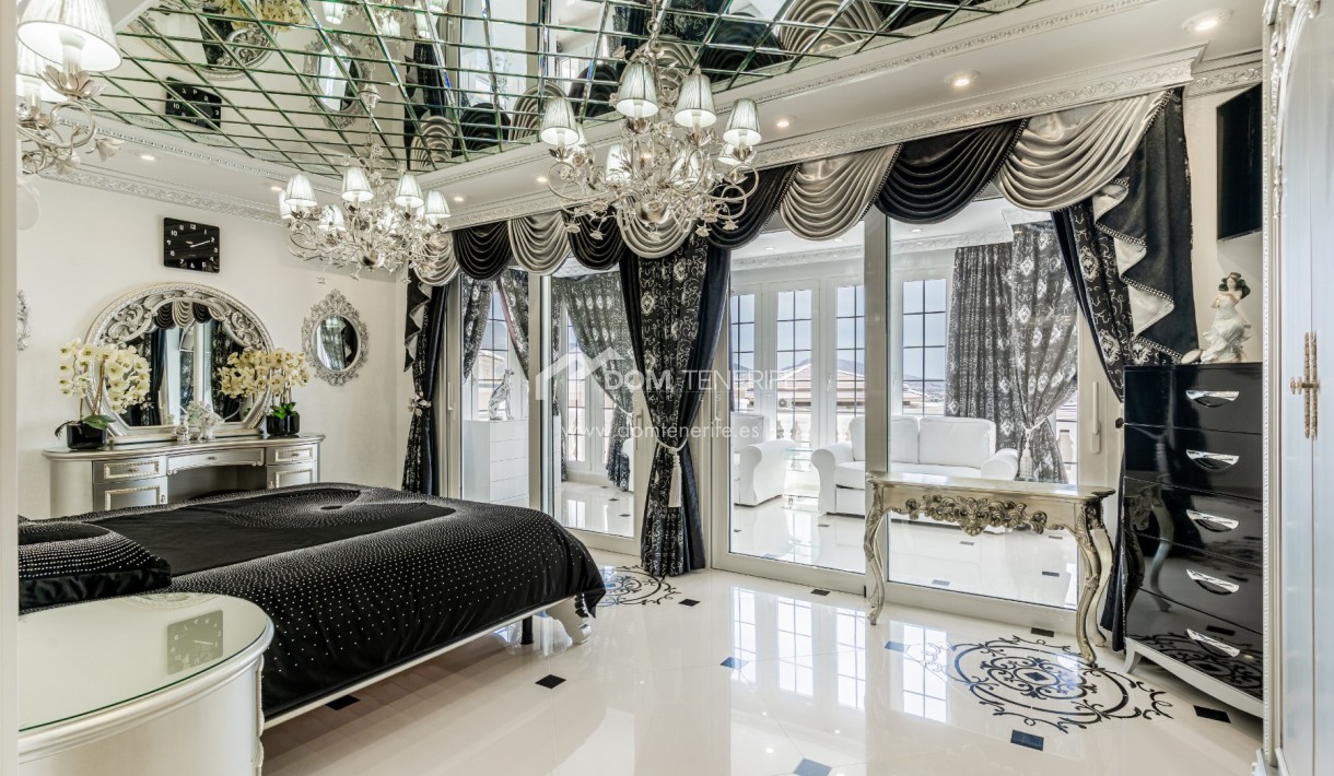 Sale - Villa -
Adeje - La Caleta