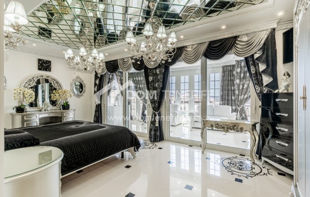 Sale - Villa -
Adeje - La Caleta