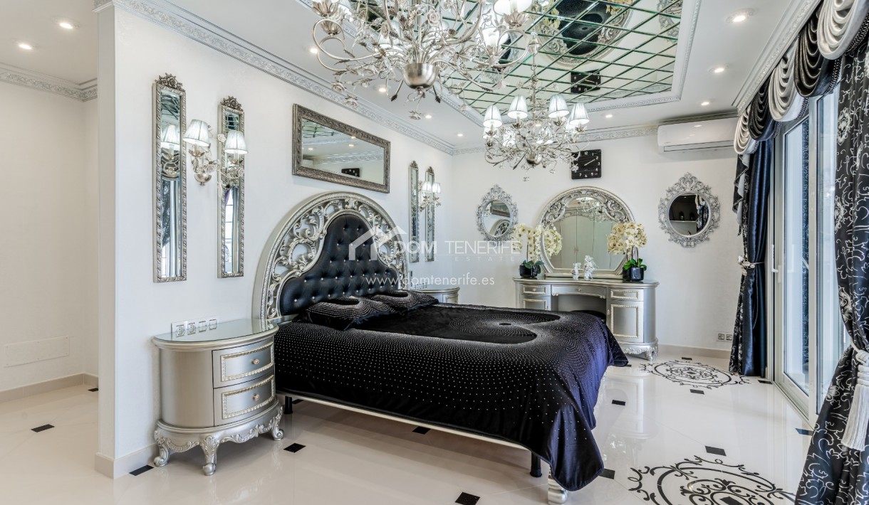 Sale - Villa -
Adeje - La Caleta