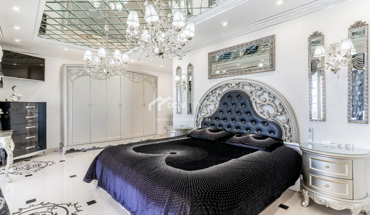 Sale - Villa -
Adeje - La Caleta