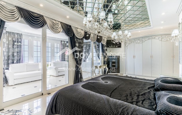 Sale - Villa -
Adeje - La Caleta