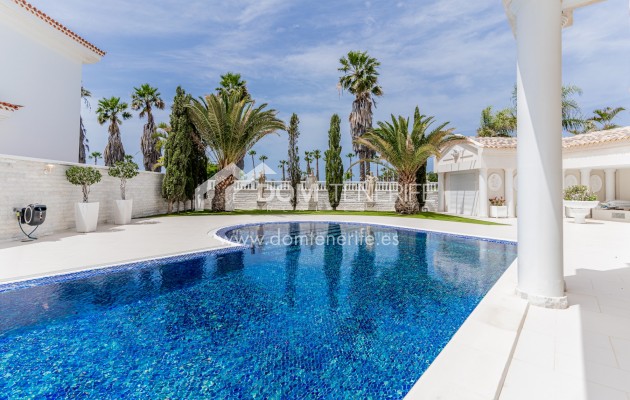 Sale - Villa -
Adeje - La Caleta