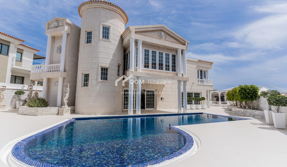 Sale - Villa -
Adeje - La Caleta