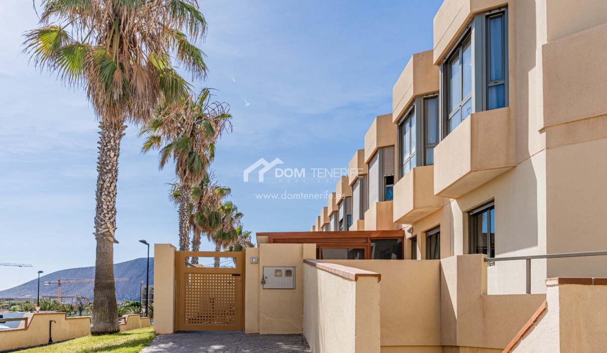 Venta - Chalet adosado -
Granadilla de Abona  - La Tejita