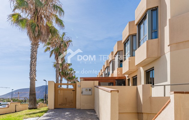 Venta - Chalet adosado -
Granadilla de Abona  - La Tejita