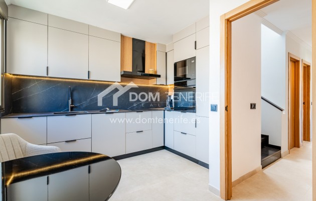 Venta - Chalet adosado -
Granadilla de Abona  - La Tejita
