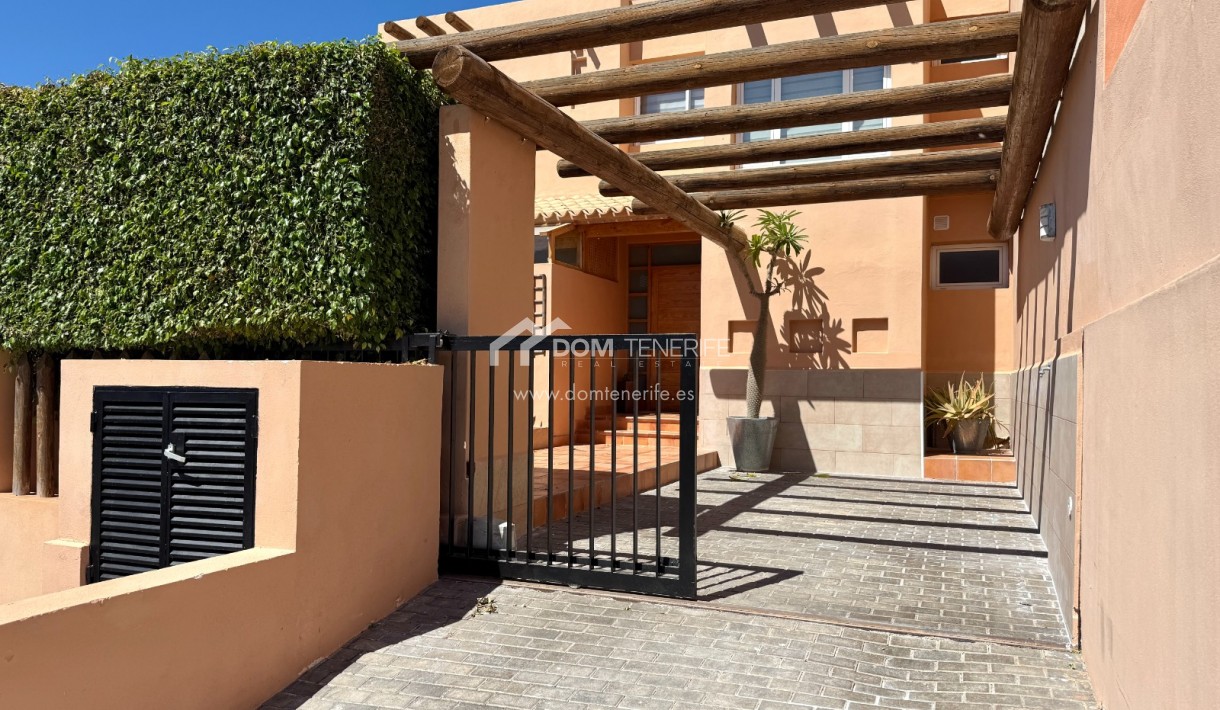 Venta - Chalet pareado -
Adeje - La Caleta