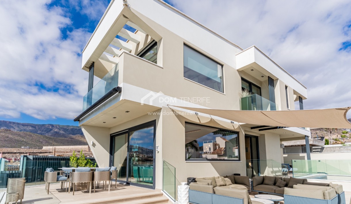 Venta - Chalet independiente -
Adeje - El Madroñal