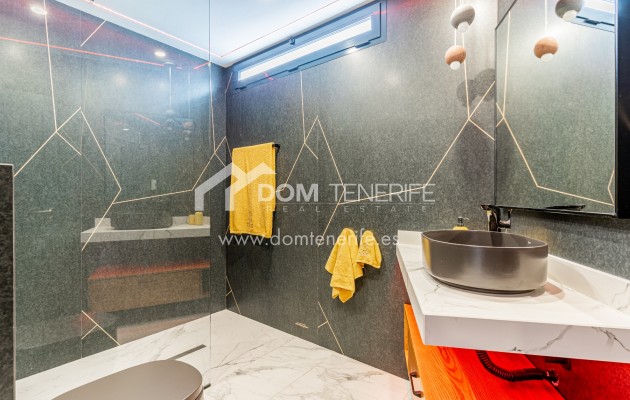 Venta - Chalet independiente -
Adeje - El Madroñal