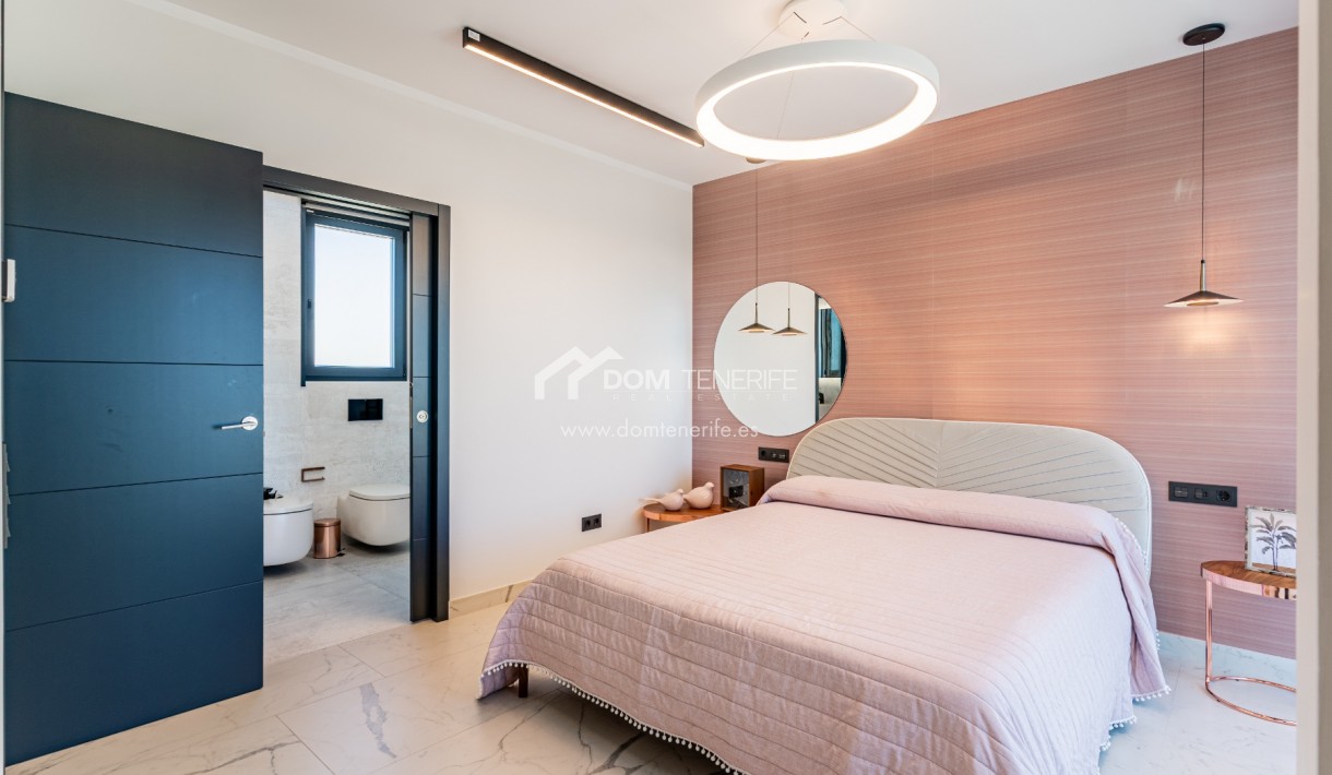 Venta - Chalet independiente -
Adeje - El Madroñal