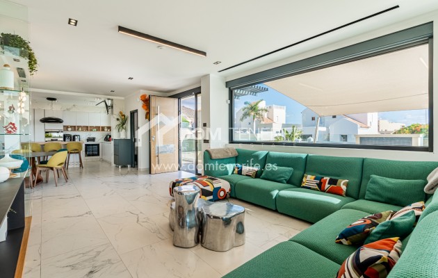 Venta - Chalet independiente -
Adeje - El Madroñal
