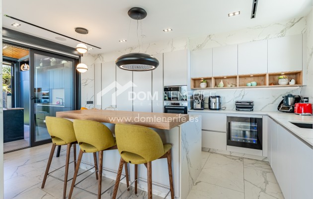 Venta - Chalet independiente -
Adeje - El Madroñal