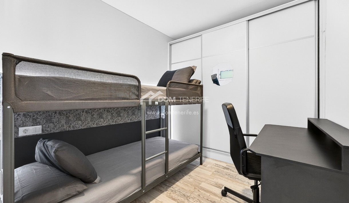 Paraíso del Sur: zweites Schlafzimmer mit Schreibtisch – Wohnung zu verkaufen in Playa Paraíso, Teneriffa