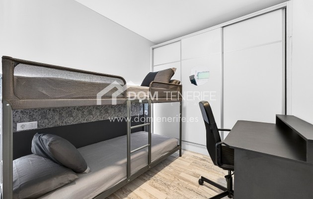 Paraíso del Sur: zweites Schlafzimmer mit Schreibtisch – Wohnung zu verkaufen in Playa Paraíso, Teneriffa