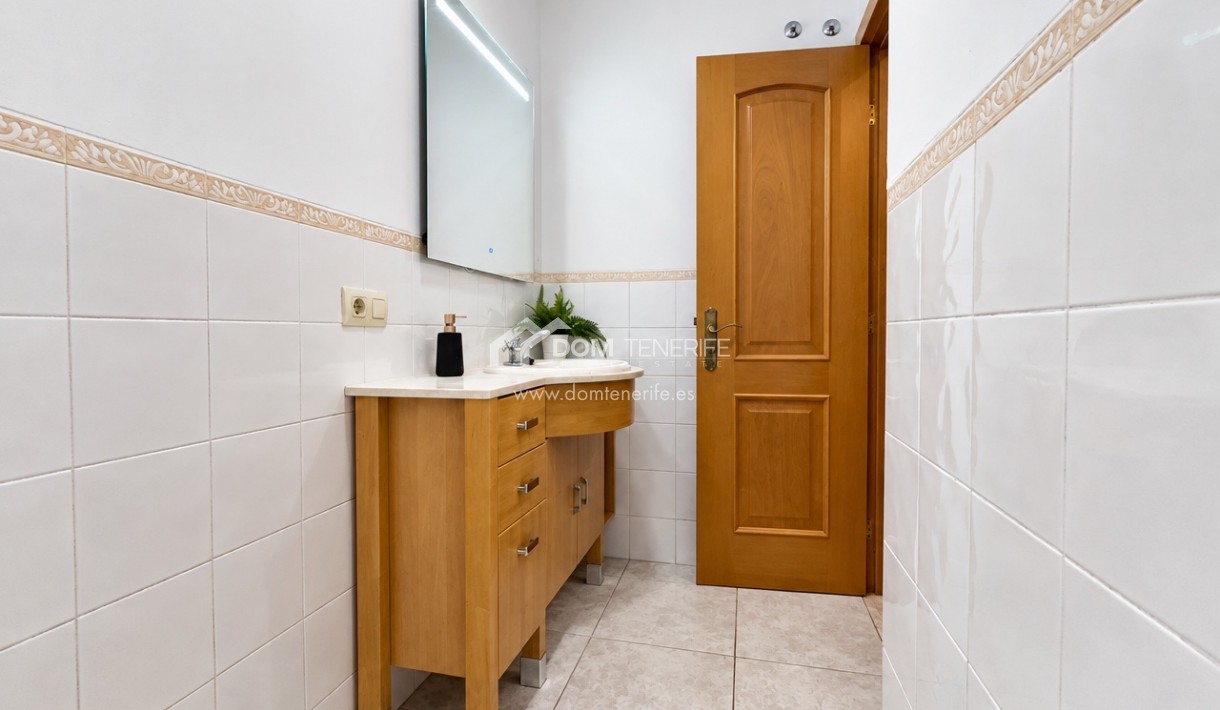 Maison de ville Roque del Conde: salle de bains – maison de ville à vendre à Roque del Conde, Tenerife