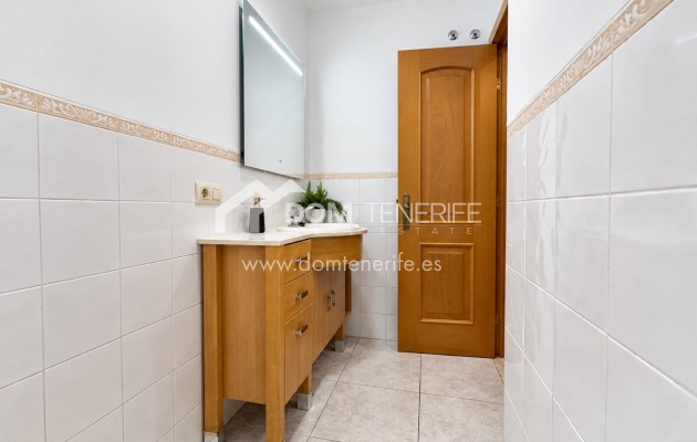 Maison de ville Roque del Conde: salle de bains – maison de ville à vendre à Roque del Conde, Tenerife